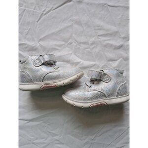 Stride Rite Girls SRT Ames Sneaker Size 4w Silver Shimmer Toddler Shoe